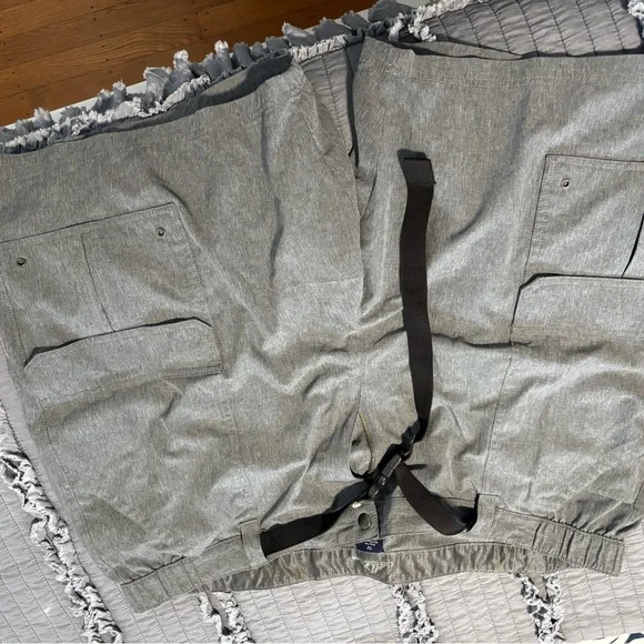 Big and Tall Croft & Barrow Gray Cargo Shorts - Picture 1 of 3